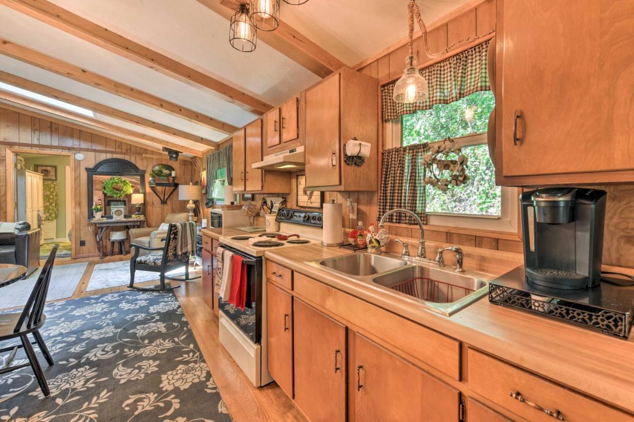 Tranquil Creekside Cottage With Deck And Lanai Franklin Exteriér fotografie